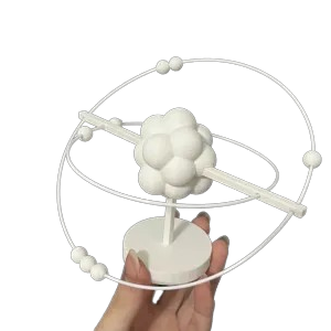 3D принтиран модел на кислороден атом – изглед отстрани