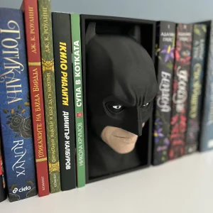 Тъмен рицар между книги – Batman Book Nook